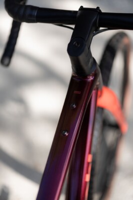 Toprohr und Cockpit eines roten Arcadex AL