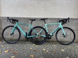 Bianchi Sprint Celeste (alt) und Bianchi Sprint Celeste Metallic (neu). Die neue Farbe im direkten Vergleich.