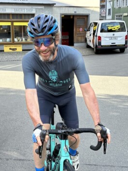 Daniel Meier, Besitzer der Velogarage, auf seinem Bianchi im Bianchi Dress an der 333km Tour