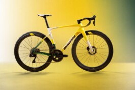 Das Bianchi New Specialissima in der limitierten Tour de France Edition mit einem Farbmix aus gelb, grün, weiss und weiss mit roten Punkten